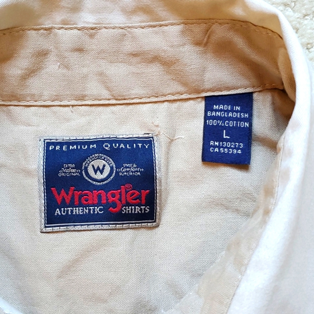 NWT Wrangler Premium Quality Men's Shirt, Size L, Tan color, Short Sleev…